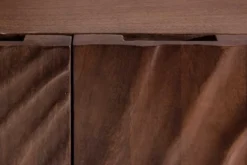 Massives Sideboard SCORPION 180cm dunkelbraun Akazie mit 3D Schnitzereien schwarz Metall