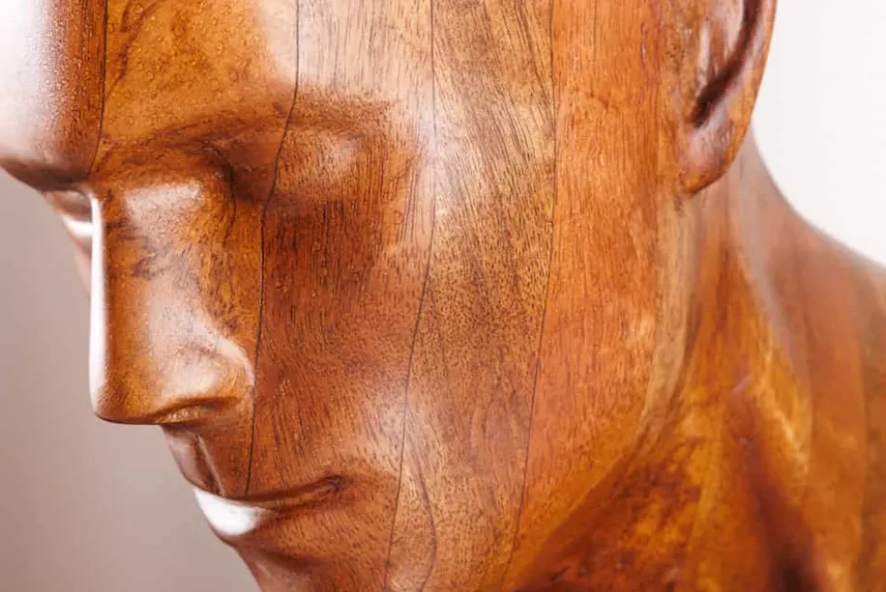 Massive Wandskulptur SOUL 60cm braun Mangoholz Wanddeko Athleten-Figur