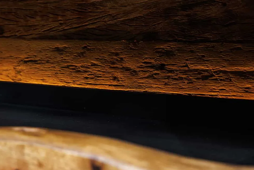 Massivholz Highboard GRAND ACACIA 120cm braun Akazie mit LED-Beleuchtung Baumkante