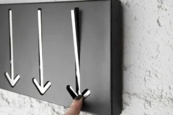 Moderne Design Wandgarderobe ARROW 30cm schwarz mit 3 Haken