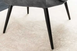 Moderner Sessel SCANDINAVIA grau Samt schwarze Metallbeine mit Armlehnen