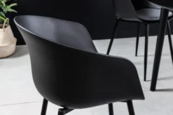 Moderner Stuhl DESIGNO schwarz Kunststoff Gartenstuhl mit Armlehnen Indoor Outdoor