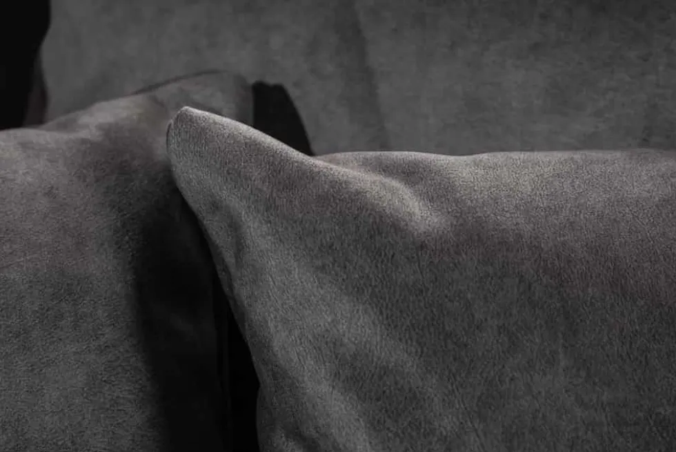 Moderne Wohnlandschaft KENT 220cm grau Samt Ecksofa Federkern inkl. Hocker und Kissen