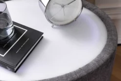 Nachttisch SIGNUM 55cm oval grau Vogue Seiden Samtstoff inkl. Beleuchtung Schubladen