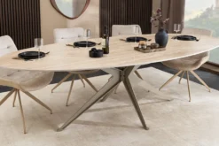 Ovaler Esstisch SCULPTURE 220cm natur Travertin Keramik champagner greige Metall
