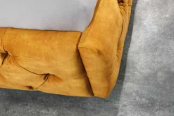Queensize Doppelbett PARIS 160x200cm senfgelb Samt Chesterfield Design