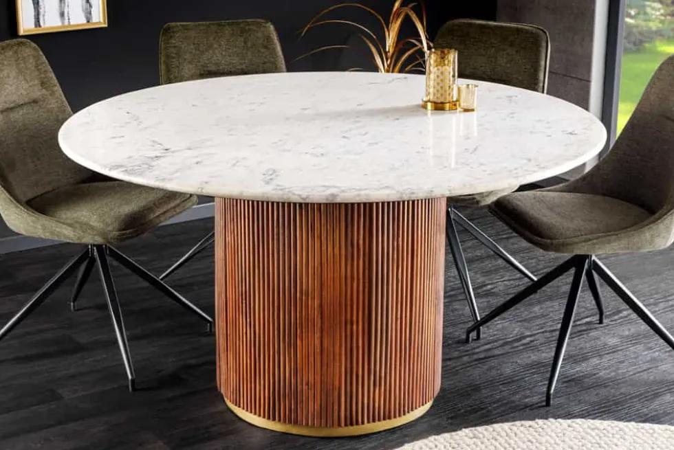 Runder Esstisch GATSBY 140cm braun gold Mangoholz weiße Marmorplatte Säulenfuß