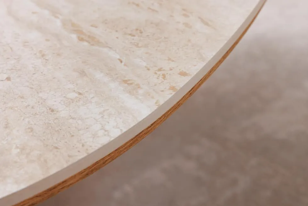 Stilvoller Couchtisch ORGANIKO 110cm natur Eiche Travertin Keramik