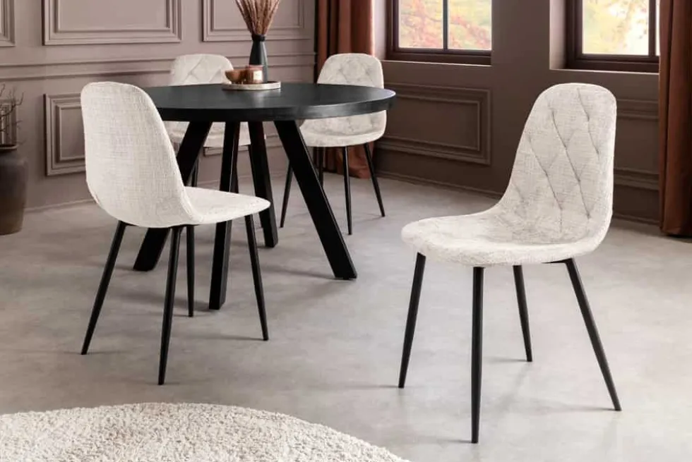 Stilvoller Stuhl GLAMM champagner beige Chenille Cremona mit Rauten-Steppung schwarz Metall