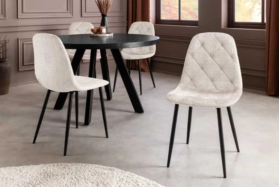 Stilvoller Stuhl GLAMM champagner beige Chenille Cremona mit Rauten-Steppung schwarz Metall