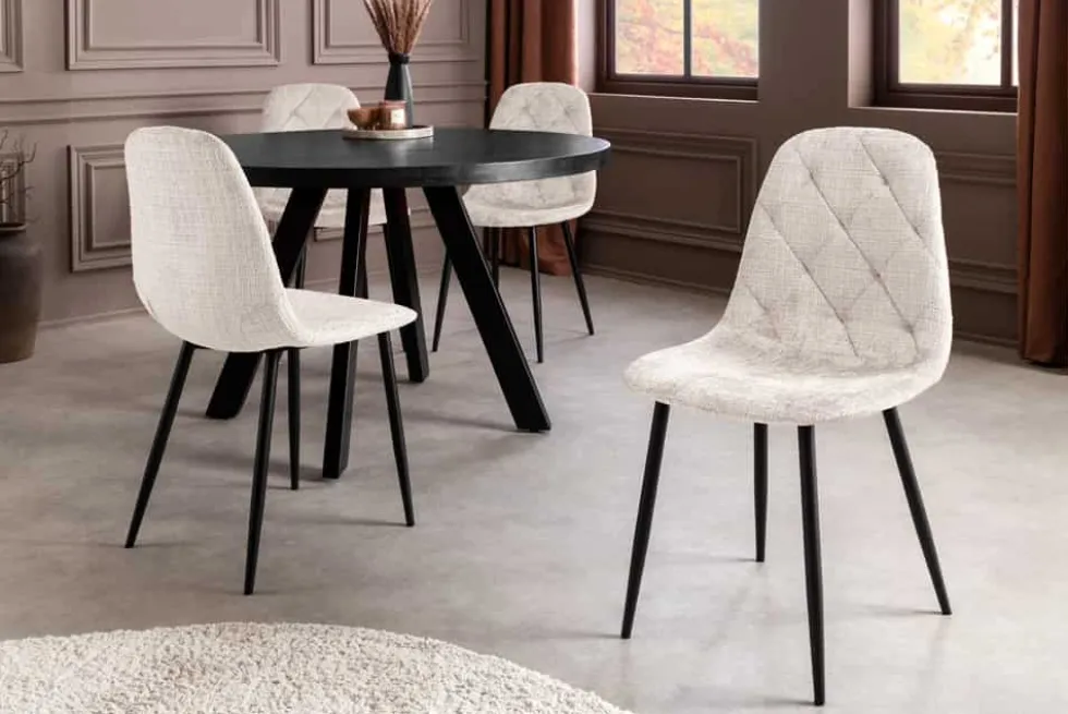 Stilvoller Stuhl GLAMM champagner beige Chenille Cremona mit Rauten-Steppung schwarz Metall