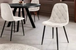 Stilvoller Stuhl GLAMM champagner beige Chenille Cremona mit Rauten-Steppung schwarz Metall