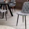 Stilvoller Stuhl GLAMM grau Chenille Cremona mit Rauten-Steppung schwarze Metallbeine